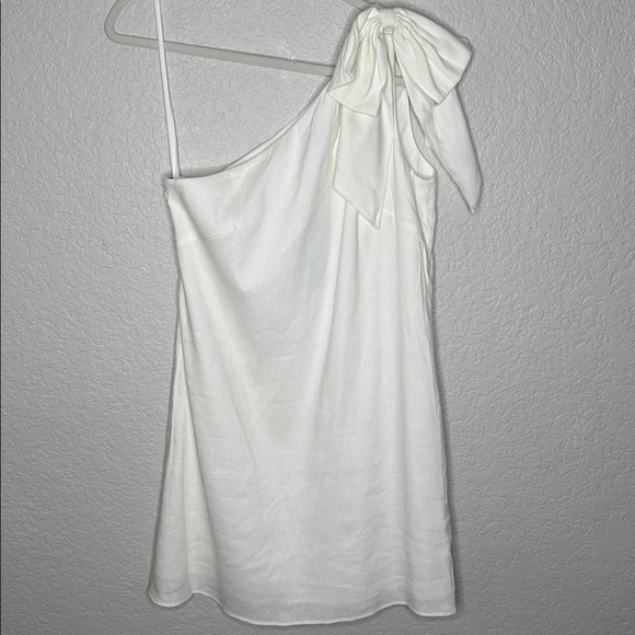 Antonio Melani White Charlie Linen One Shoulder White Bow Shift Mini Dress - Picture 2 of 7